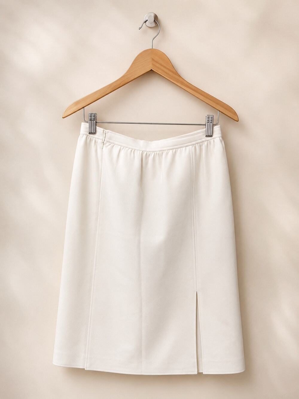 Giorgio Armani White Knee Length Skirt Size 42 / 6 - New with imperfections